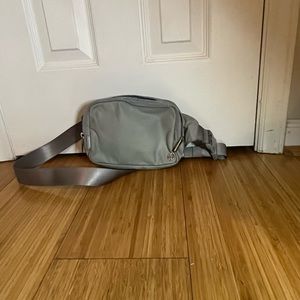 Lululemon Everywhere belt bag